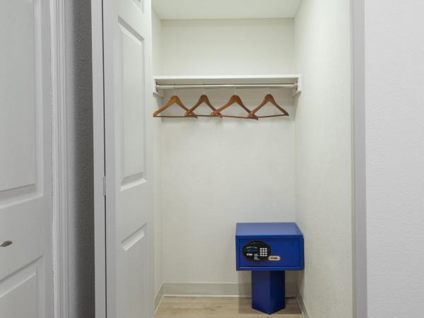 Holiday Inn Express & Suites - Nearest Universal Orlando, an IHG Hotel : photo 5 de la chambre suite 1 chambre avec 2 lits doubles