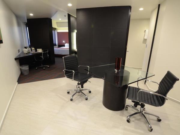 Holiday Inn Mexico Dali Airport, an IHG Hotel : photo 5 de la chambre suite lit king-size