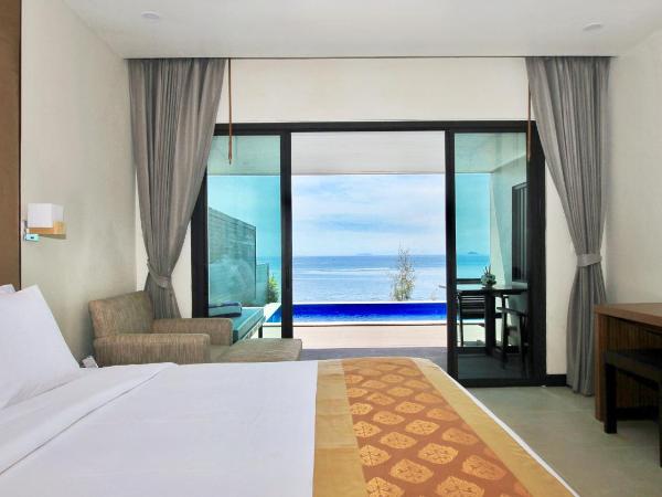 Phi Phi Holiday Resort : photo 2 de la chambre villa avec piscine - coucher du soleil sur l'océan 