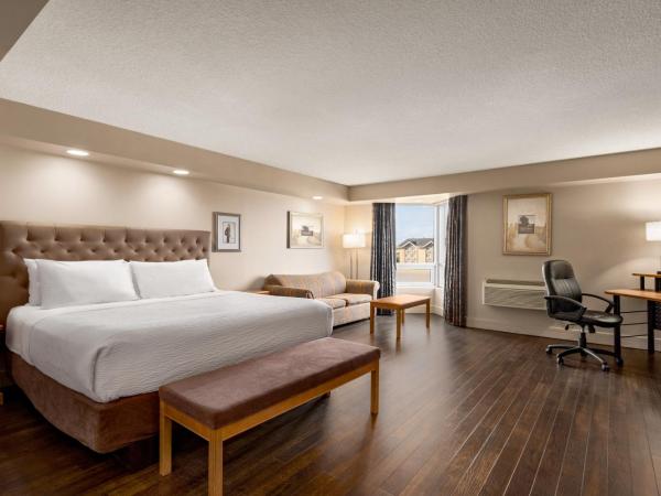 Royal Hotel West Edmonton, Trademark Collection by Wyndham : photo 6 de la chambre chambre lit king-size club supérieure - non-fumeurs