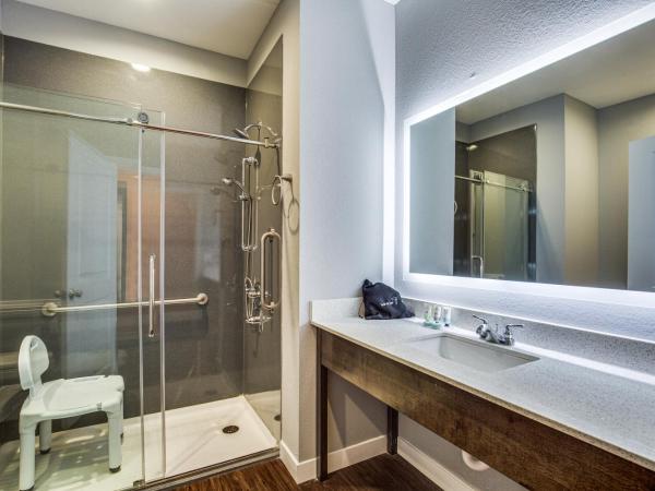 Scottish Inns & Suites Houston, TX : photo 2 de la chambre chambre lit king-size pour personnes à mobilité réduite - non-fumeurs