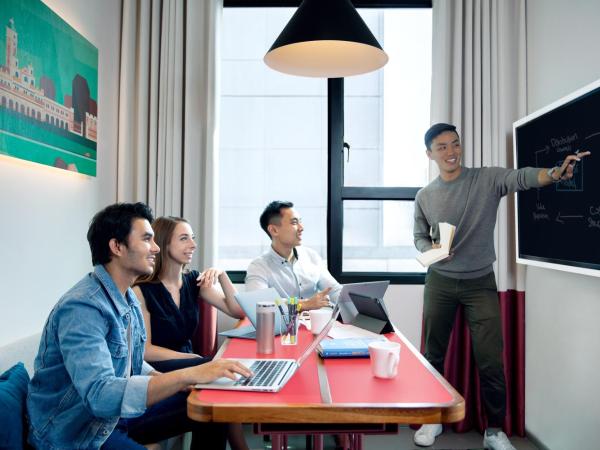 lyf Funan Singapore : photo 6 de la chambre hébergement groupe - 4 chambres