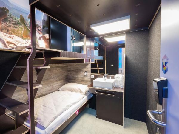 BoxHotel Hannover : photo 4 de la chambre chambre lits jumeaux spacieuse