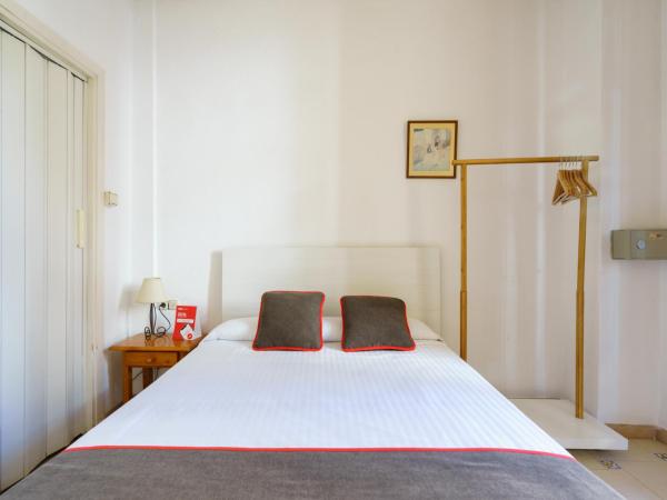 Hostal Austria : photo 10 de la chambre chambre double avec balcon