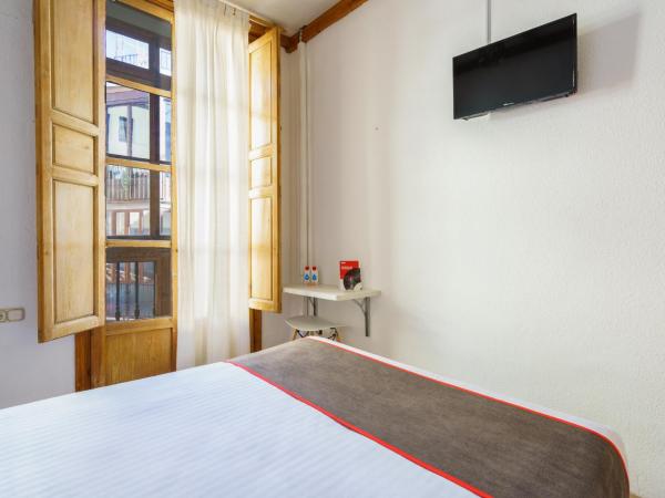 Hostal Austria : photo 5 de la chambre chambre double avec balcon