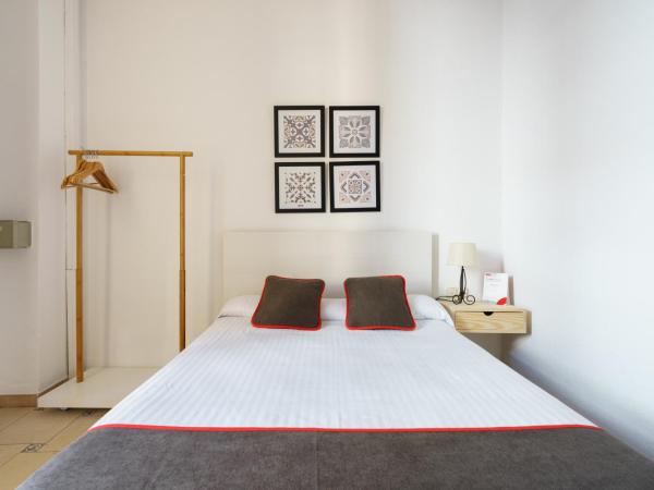 Hostal Austria : photo 4 de la chambre chambre double avec balcon