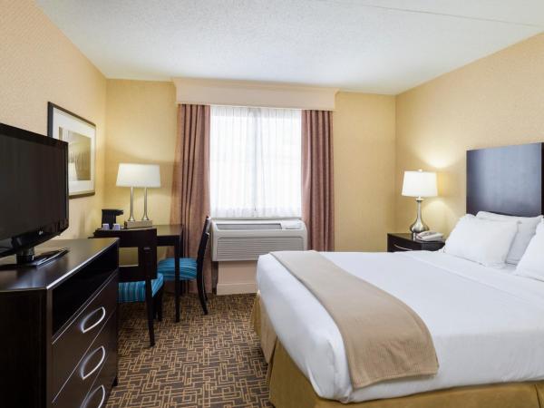 Holiday Inn Express Philadelphia Penn's Landing, an IHG Hotel : photo 6 de la chambre chambre lit queen-size avec douche à l'italienne - adaptée aux personnes malentendantes/non-fumeurs