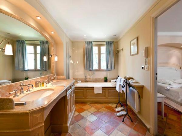 Bastide Saint Antoine - Relais & Châteaux : photo 1 de la chambre chambre double ou lits jumeaux classique
