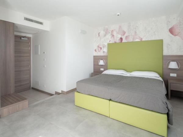 Hotel Iris ***S : photo 4 de la chambre suite junior - vue sur mer