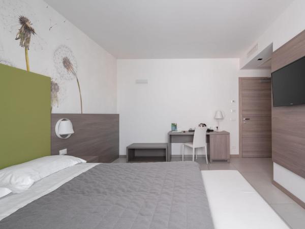 Hotel Iris ***S : photo 8 de la chambre suite junior avec terrasse