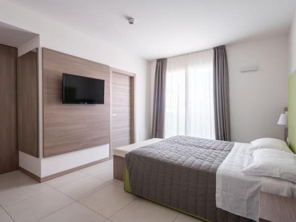 Hotel Iris ***S : photo 5 de la chambre suite junior avec terrasse