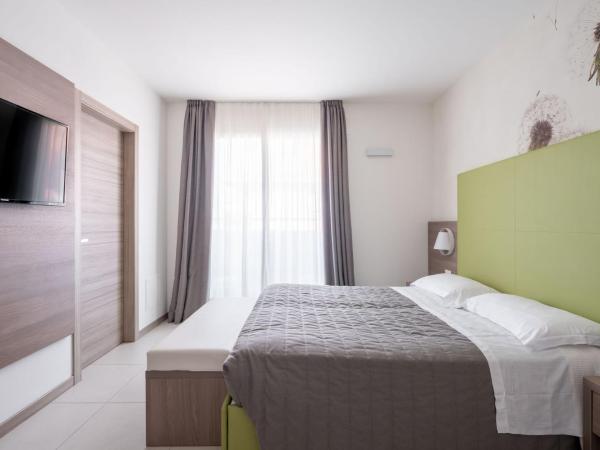 Hotel Iris ***S : photo 2 de la chambre suite junior avec terrasse