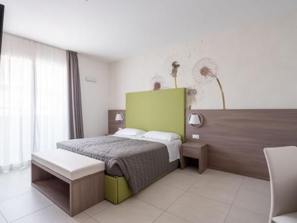 Hotel Iris ***S : photo 3 de la chambre suite junior avec terrasse