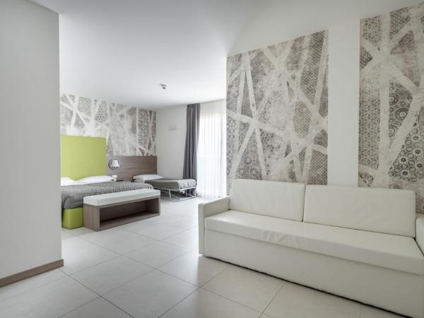 Hotel Iris ***S : photo 2 de la chambre suite junior - vue sur mer