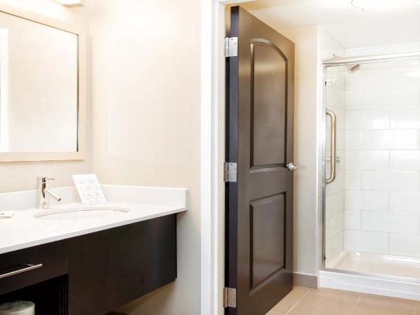 Staybridge Suites West Edmonton, an IHG Hotel : photo 3 de la chambre suite studio lit king-size