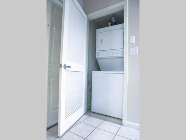 Amazing Apartments near the grove : photo 8 de la chambre appartement