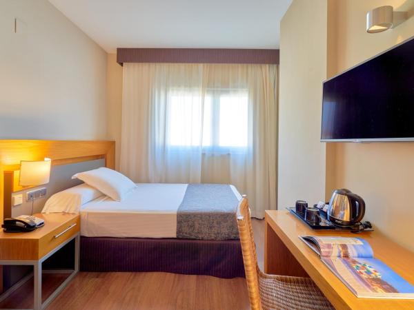 Hotel Guadalmedina : photo 1 de la chambre chambre double avec lit d'appoint