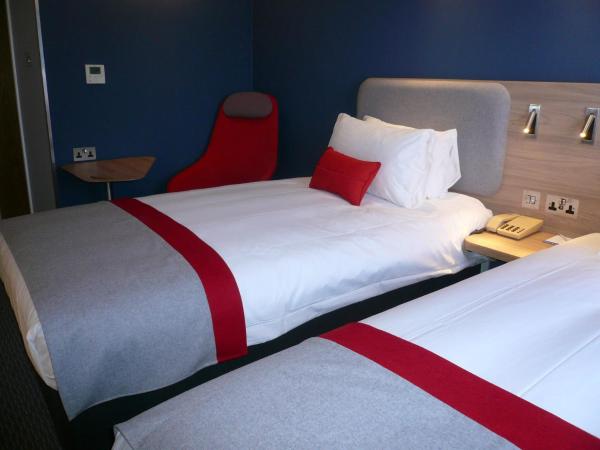 Holiday Inn Express Oxford Kassam Stadium, an IHG Hotel : photo 1 de la chambre chambre lits jumeaux