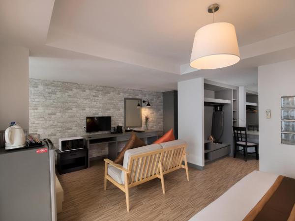 Journeyhub Pattaya Central : photo 4 de la chambre suite junior