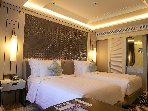 Movenpick Surabaya City : photo 3 de la chambre chambre lits jumeaux deluxe - vue sur ville