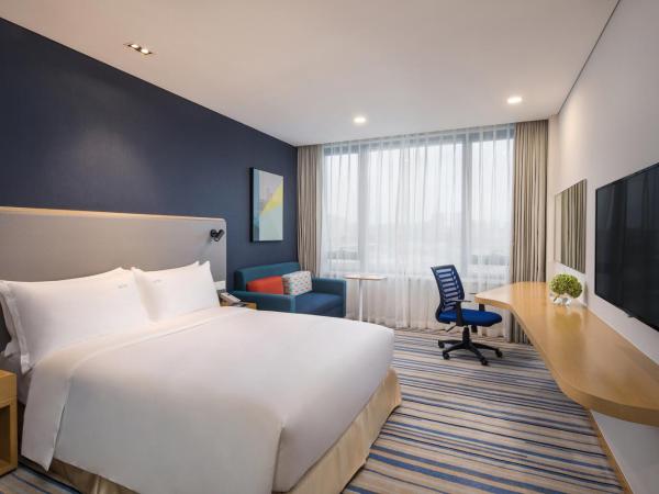 Holiday Inn Express Wuxi Taihu New City, an IHG Hotel : photo 1 de la chambre chambre standard lit queen-size