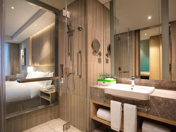 Holiday Inn Wuxi Taihu New City, an IHG Hotel : photo 1 de la chambre chambre lit king-size standard