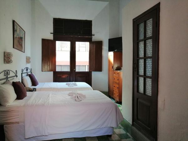 Hotel Reforma : photo 3 de la chambre chambre lits jumeaux avec balcon