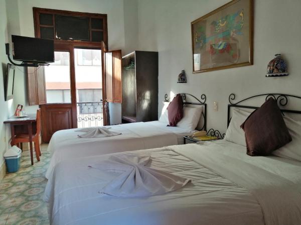 Hotel Reforma : photo 4 de la chambre chambre lits jumeaux avec balcon