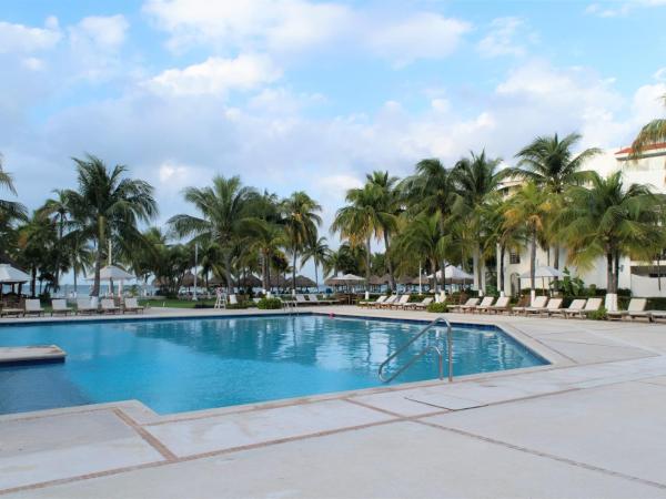 Oceanfront condo at voted best Cancun sandy beach : photo 2 de la chambre appartement - vue sur piscine 