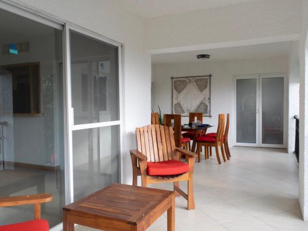 Oceanfront condo at voted best Cancun sandy beach : photo 3 de la chambre appartement - vue sur piscine 