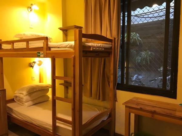 Hofang Guest House : photo 2 de la chambre lit dans dortoir de 3 lits réservé aux hommes