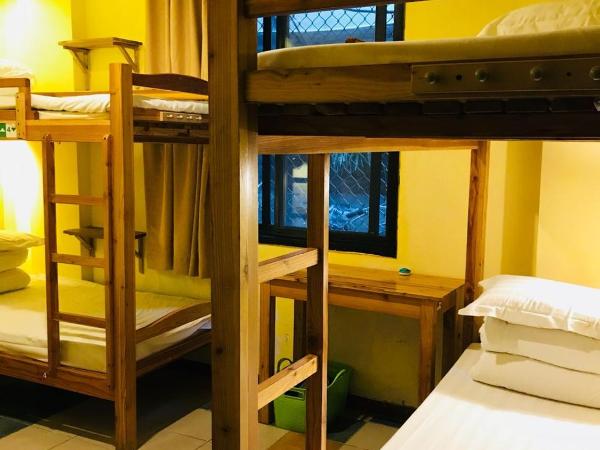 Hofang Guest House : photo 1 de la chambre lit dans dortoir hommes de 3 lits avec salle de bains commune