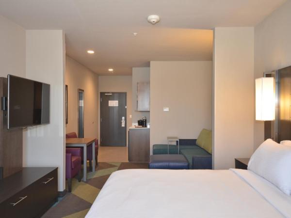 Holiday Inn Express & Suites Oklahoma City Mid - Arpt Area, an IHG Hotel : photo 6 de la chambre suite lit king-size – non-fumeurs