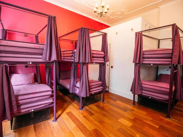 Safestay York Micklegate : photo 2 de la chambre lit dans dortoir mixte de 12 lits avec salle de bains privative