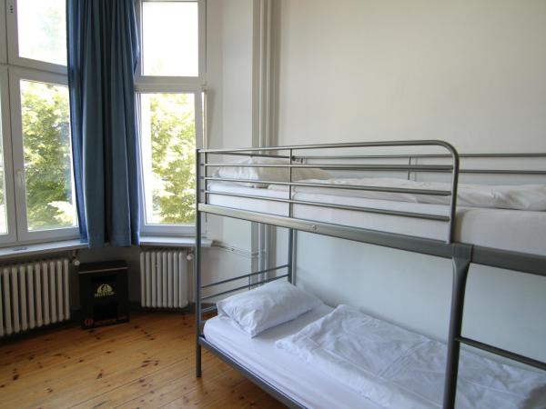 36 Rooms Hostel Berlin Kreuzberg : photo 1 de la chambre lit dans dortoir de 8 lits 