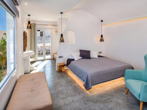 Gianna Suites : photo 7 de la chambre suite deluxe avec jacuzzi extérieur - vue sur mer