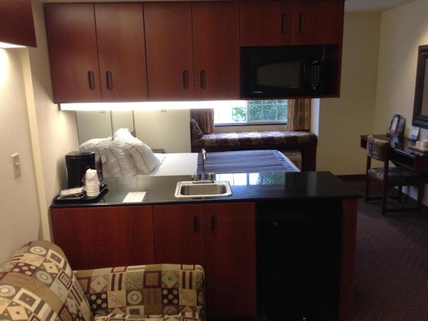 Microtel Inn & Suites by Wyndham Indianapolis Airport : photo 3 de la chambre suite lit queen-size – non-fumeurs