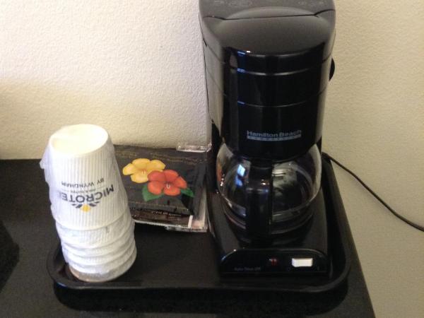 Microtel Inn & Suites by Wyndham Indianapolis Airport : photo 2 de la chambre suite lit queen-size – non-fumeurs