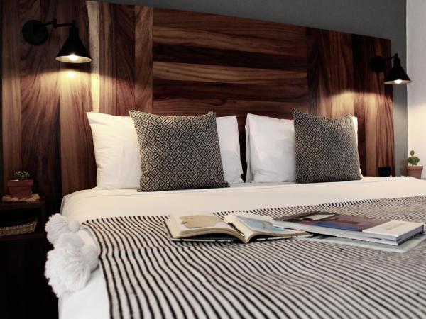 SIX TWO FOUR Urban Beach Hotel : photo 2 de la chambre chambre lit king-size deluxe