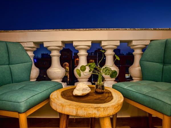 Arushi Boutique Hotel : photo 6 de la chambre superior deluxe room with bathtub -- 15% off on food and beverage and sauna and steam