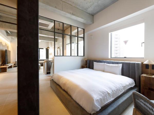 Hotel Mei Fukuoka Tenjin : photo 9 de la chambre appartement de grand standing avec balcon