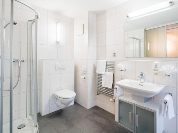 Hotel Lindenhof by Crossworld AG : photo 2 de la chambre chambre double supérieure avec balcon