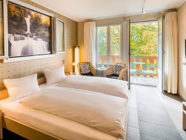 Hotel Lindenhof by Crossworld AG : photo 1 de la chambre chambre double supérieure avec balcon