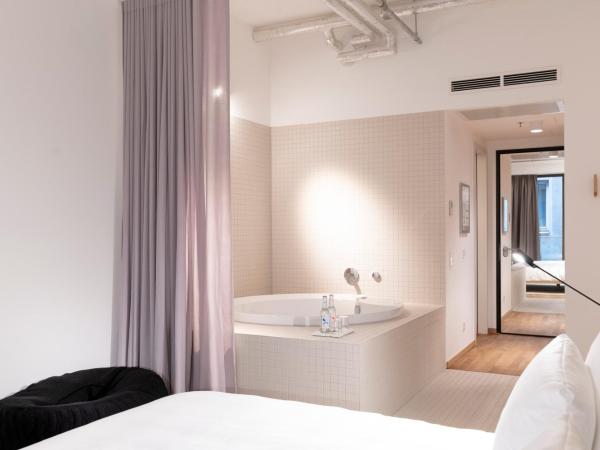 Haus im Tal : photo 4 de la chambre hébergement centre-ville avec jacuzzi