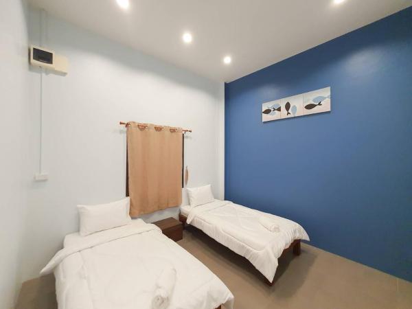 We Hostel Khaolak : photo 4 de la chambre chambre simple avec salle de bains privative