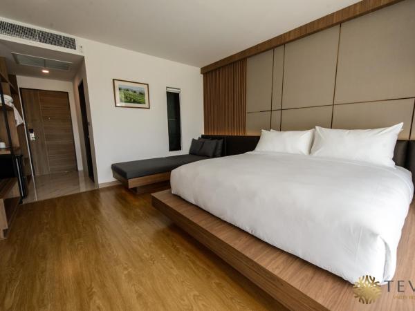 TEVA Valley Resort : photo 3 de la chambre suite lit king-size avec balcon