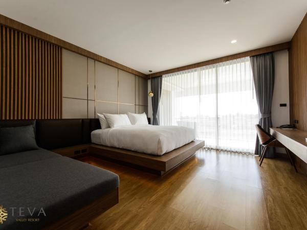 TEVA Valley Resort : photo 1 de la chambre suite lit king-size avec balcon