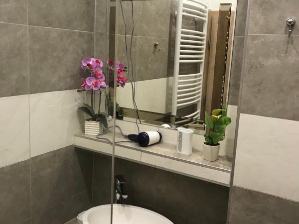 Classic Apartman : photo 10 de la chambre chambre triple avec salle de bains privative