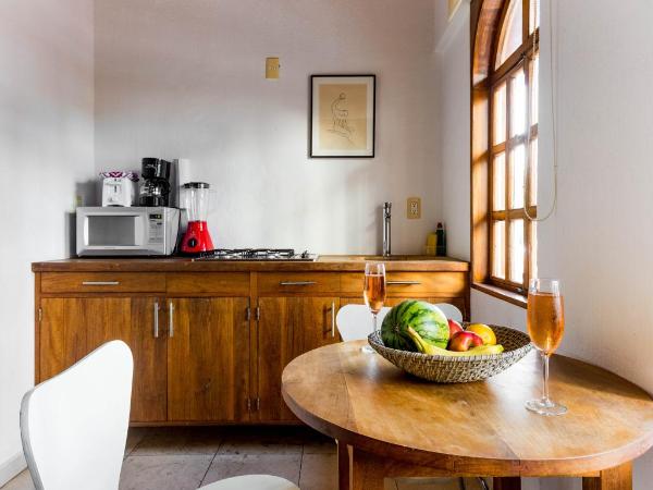 Olas Altas Suites Departamentos : photo 10 de la chambre suite lit king-size