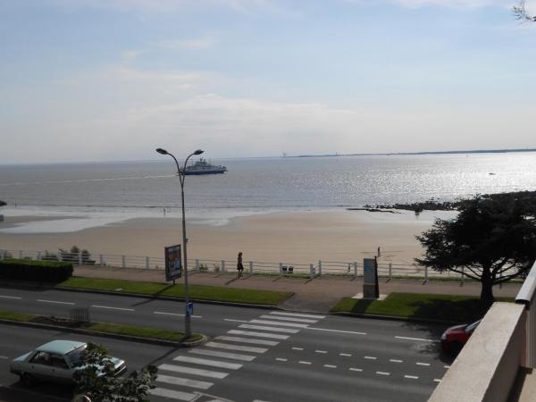 Hôtel Beau Rivage : photo 4 de la chambre chambre double avec terrasse et salle de bains - non-fumeurs